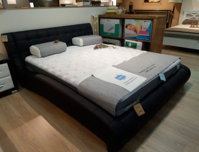 Кровать Nuvola 1 фото в черной эко-коже